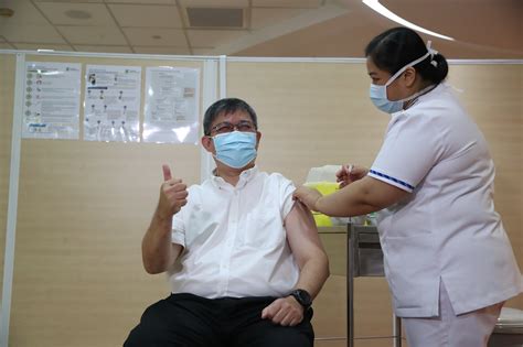 Pm said in a facebook post. PM Lee Receives Covid-19 Vaccine Jab, Will Return For 2nd ...