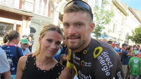 Elle est la première femme à avoir rejoint la troupe de commentateurs du tour de france. Tour de France Une bonne bière pour Petit, de la ventoline ...