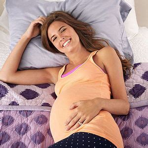Jika kehamilan ibu tidak termasuk berisiko tinggi, tidak perlu terlalu detail menghitung gerakan bayi setiap waktu. Bayi Dalam Kandungan Mula Kurang Aktif? 3 Cara Ini Bantu ...