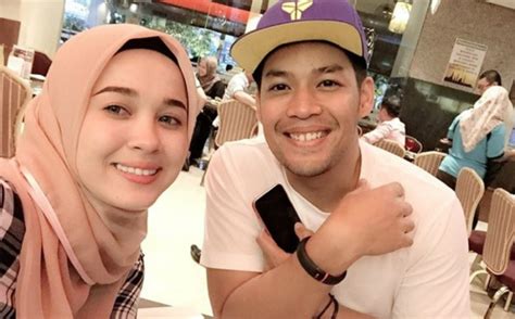 Emma maembong is a famous and popular malaysian actress and model who draws the attention audience in the showbiz arena within very short time. Selepas Tiga Tahun Kenal, Emma Maembong & Kamal Adli Sedia ...