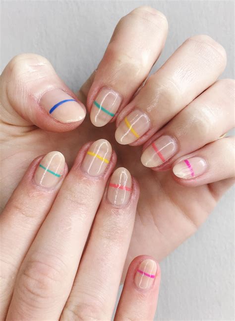 Esta es otra diseños de uñas fáciles donde lo que importa no es el dibujo, sino la combinación de colores y punteados. 11 diseños de uñas fáciles que puedes hacer en casa (y que ...