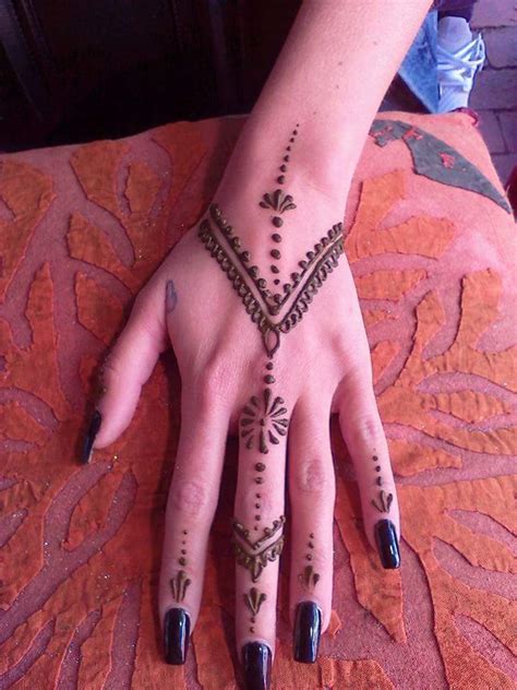 The henna is gorgeous with some original and many traditional/hybrid designs and it lasts for quite some time. Hire Ancient Fire Henna - Henna Tattoo Artist in Boston ...