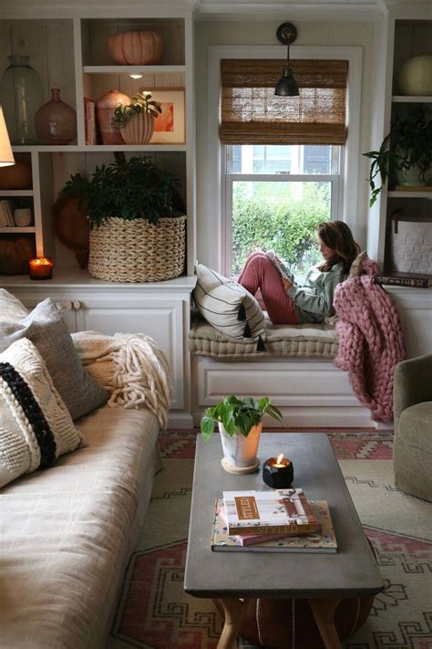 When you love to decorate and design your home, it's tempting to be pulled into the. Easy fall decorating ideas in the living room, especially ...