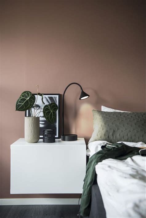 In this minimalistic bedroom designed by jessica helgerson of jessica helgerson interior design a pink statement wall steals the spotlight. Dusty pink bedroom walls 00015 | Dusty pink bedroom, Pink ...