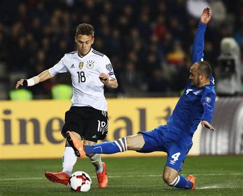 1984 und 1988 waren alle spieler, die noch nie bei einer weltmeisterschaft spielten, spielberechtigt. Deutscher Fussball Bund / DFB-Team / Die Mannschaft / Vive ...