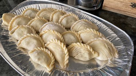 Sedikit butter untuk sapu atas kuali. Cara buat karipap Pusing (How to Make Malaysian Karipap ...