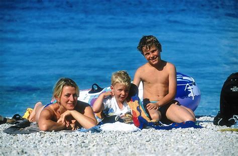 You can initially start here and enjoy picture galleries with photos and just click on any image of family nudism. Kovačine Camping - en-GB