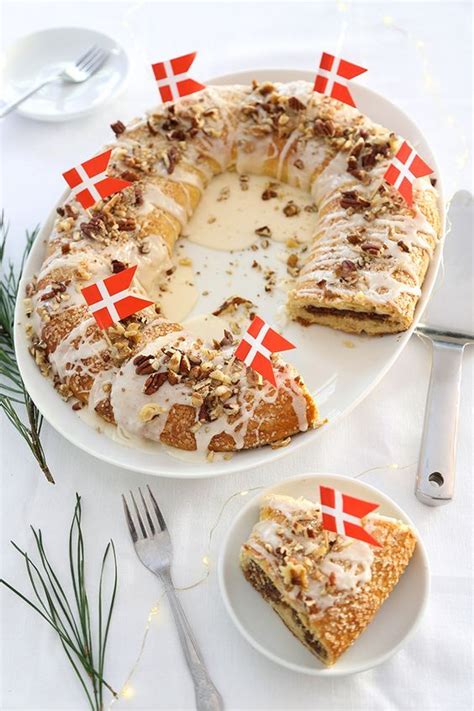 These popular pastries rolls were invented in sweden and are currently enjoying a himebaking resurgence as people are upping their baking game. 35+ Traditional Scandinavian Christmas Recipes | Danish dessert, Kringle recipe, Christmas food