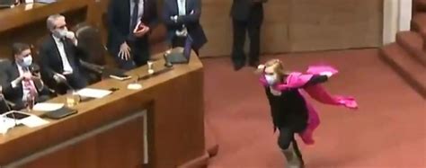 #pamelajiles #proyectoafp #retiro10afpen medio de la celebración por la aprobación del proyecto, una de las que más llamó la atención fue la de la diputada. Video Diputada Chilena celebró aprobación de iniciativa ...