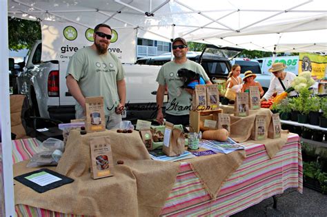 Just a few blocks from the coastline, this is a perfect place to grab a snack and a coffee before or after a long day relaxing on the beach. #Instameet at Old Beach Farmers Market