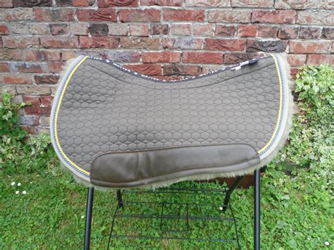 Tolles pad mit einer echt lammfellunterseite der firma mattes. Round Skirt S (65cm) - Mattes - Western Pad's