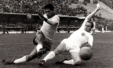 La historia de mané garrincha el ángel de las piernas torcidas garrincha nació en. This Weekend In Football History: The Birth Of Garrincha ...