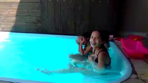 Desafio na piscina 🌊 *meninas moreira tv 1. Desafio na piscina - YouTube