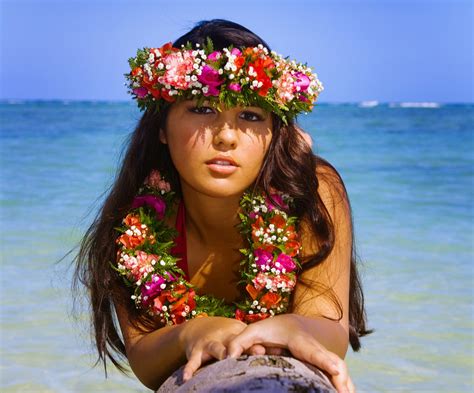 You can't deny the fact that a beautiful woman will be regarded by all as beautiful. Most Beautiful Polynesian Women | Why stay in the cramped ...