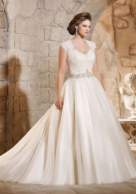 20 gorgeous plus size wedding dresses. Best Plus Size Wedding Dresses — Shop Beautiful Wedding ...