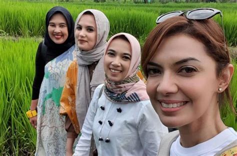 Yuk langsung saja dicek klovers. 5 Potret Kompak Najwa Shihab Bareng Saudaranya, Semua ...