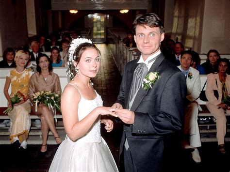 Bei klassischen hochzeiten ist die emilys brautkleid das skurrilste. 25 Jahre GZSZ: Die romantischsten Hochzeiten aus "Gute ...