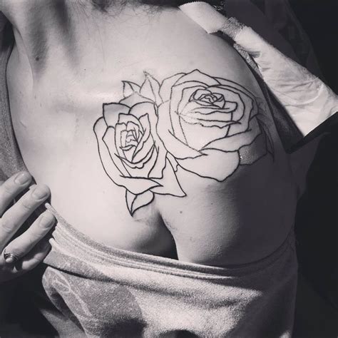 Her professional name halsey is related to halsey street station of the new york city subway in beside her musician career helsey has done a lot of tattoo work on her body. halsey tattoo - Twitter Search | Tattoos, Rose tattoos ...