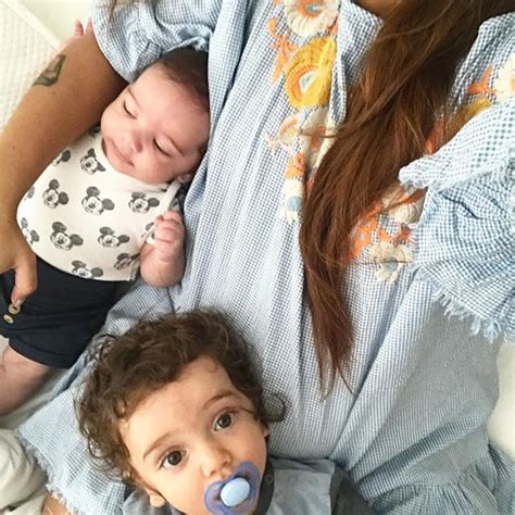 Salvador sobral esteve perdido de amores por carolina deslandes salvador sobral revela paixão assolapada por carolina deslandes. Carolina Deslandes surge nua na cama com o namorado - Maria.pt