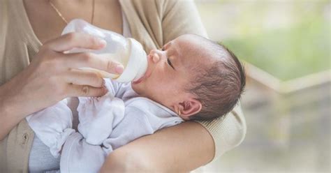 7 Bahaya Susu Formula Untuk Bayi Baru Lahir. Moms Wajib ...