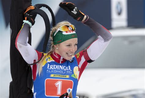 What an incredible mass start and what a final loop! Lisa Theresa Hauser (AUT) - Bildergalerie Biathlon Weltcup ...