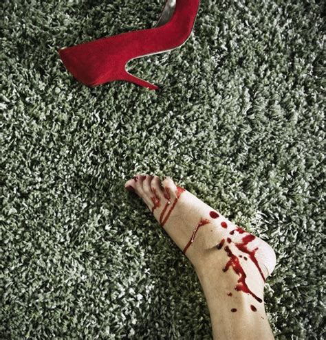 Condamnée à mourir a été réalisé par nabila zaknoun, laquelle propose de suivre l'enfance de julie et retracer son existence jusqu'à la folie furieuse d'un homme qui lui a coûté la vie. Qui est la 30e victime de féminicide cette année ? | VL Média