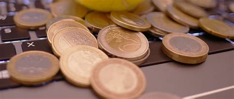 Sep 11, 2018 · in moneyline betting, the bookie assumes most people are going to wager on the favorite and sets the line on the underdog so as to cover any potential losses on the favorite. What is moneyline betting and how it works