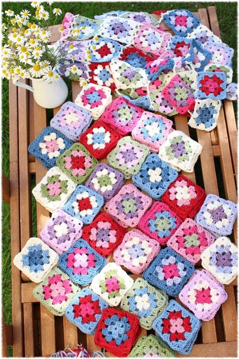 Deswegen habe ich mich an dieses langzeitprojekt gewagt, auch wenn es lange dauert. Farbe bekennen - die Zweite | Granny square decke ...