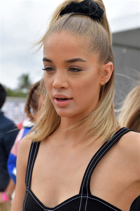 The fappening 2021 leaked celebs videos celeb hack 2021 fappeningbook. Jasmine Sanders - SI Swimsuit Soccer Event in Miami 11/17 ...