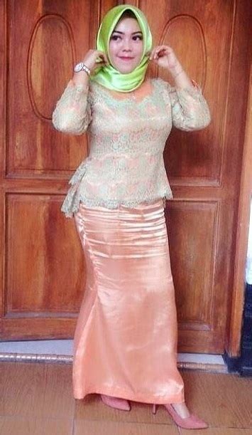 Sehingga ketika digunakan dalam bentuk pakaian pun akan terlihat menarik dan nyaman digunakan. Kain Satin 767 | Malaysian Baju Kurung