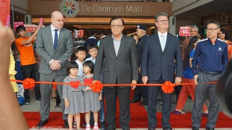 De centrum mall is located within iukl campus ground. Majlis Pelancaran De Centrum Mall & Park Inn By Radisson ...