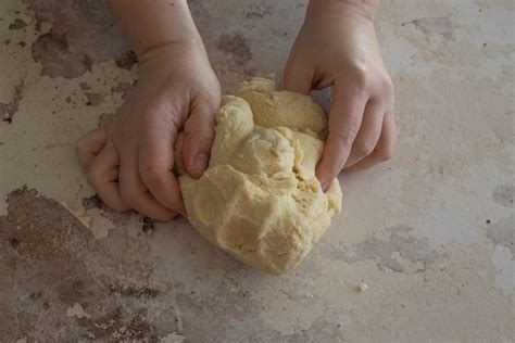 Tante ricette per prepararli a casa ricette di carnevale: Girelle dolci di Carnevale: la ricetta dei biscottini ...