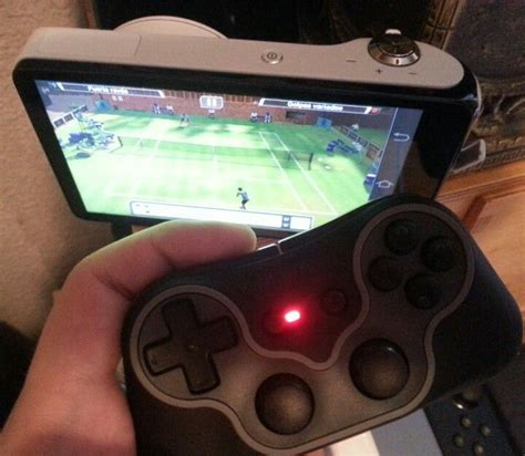 Se agregan miles de imágenes nuevas de alta calidad todos los días. Jugando al Virtua Tennis con un mando (SteelSeries Free) en una cámara de fotos (Samsung Galaxy ...