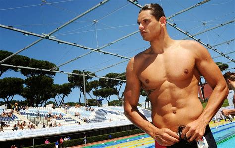 When to visit a piercer again. Florent Manaudou, le petit frère devenu grand | frenchtouch2