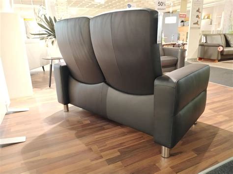 This modular sofa features the stressless® balanceadapt™ system, which has the ability to adapt to your movements both naturally and gracefully. Sofa Wave Hoch 2-Sitzer Batick Black - Stressless - Sofas ...