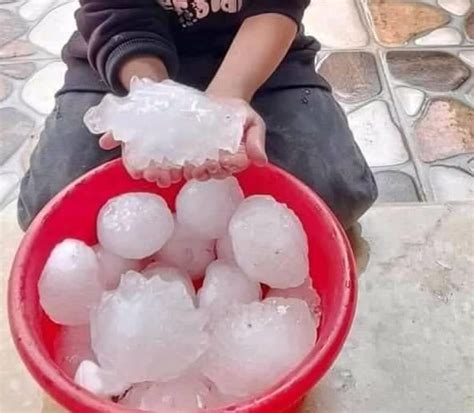 In österreich haben unwetter mit großen hagelkörnern viele gebäude und autos beschädigt. Riesiger Hagel in Libyen am 27. Oktober 2020