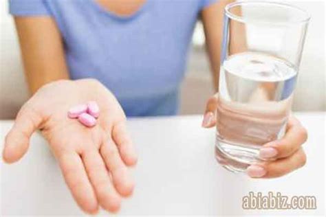 Hal ini berarti, hanya bergantung pada obat dari dokter atau apoteker sebab, dia yang memberikan sakit sekaligus obat penyembuhanya. Doa Ketika Minum Obat Agar Sembuh Menurut Sunnah - Abiabiz