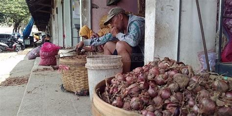 Check spelling or type a new query. Stok Tipis, Bawang Merah-Putih di Pasar Batu Naik 100 ...