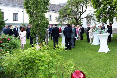 July 2 at 3:13 am · das betriebsgelände. Bischof Scheuer lädt zum Medienempfang in den Garten des ...