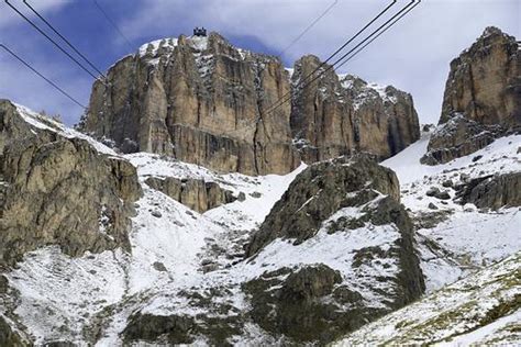 Fourteen people, including at least one child, have been killed and another child is seriously injured after a cable car fell on a mountain near lake maggiore in northern italy on sunday. Sass Pordoi - Cable Car (2) | Sella Group | Pictures ...