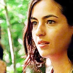 Настоящее имя — реббе́ка мари́ го́мес (англ. Tante Tara Chambler