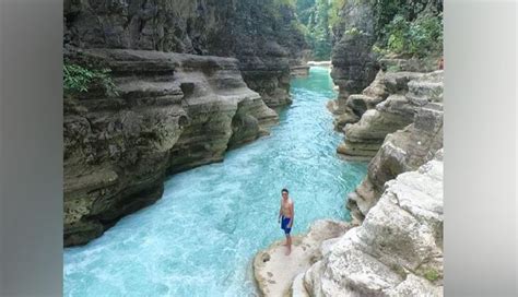 It may not be easy to park your car, especially in the weekend. Mendaki Sisi Air Terjun Waimarang Ala Christian Sugiono ...