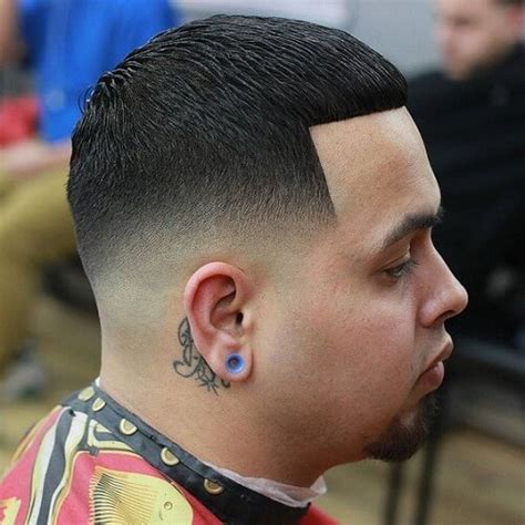 Ultimately, the mid fade is a stylish way to get a short sides, long top hairstyle that really emphasizes your longer hair on top. Mid Fade Corte - 19 Cool Mid Fade Haircut Styles To Try ...