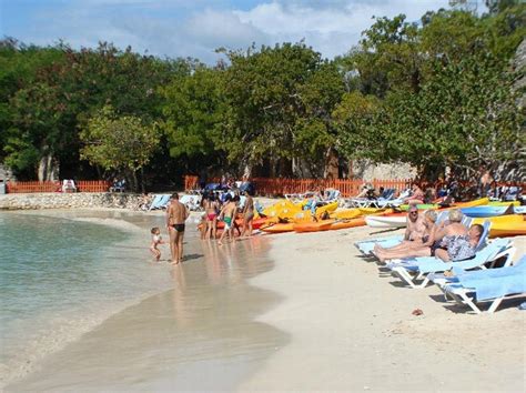 Paradise oasis pools is a swimming pool builder company that offers their services in the bryan/college station area and some neighboring counties. Photo: Columbus Cove Beach | Labadee, Haiti / Jan 2011 ...