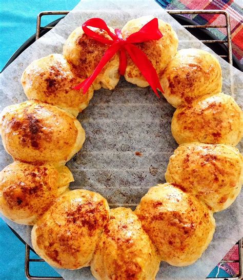 Twist the strips together instead of braiding, to make the wreath. Pull-Apart Cheese and Herbs Bread Christmas Wreath