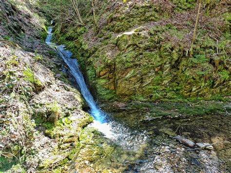 The trail leads you alongside the mountain river of the ninglinspo. Ninglinspo hike at the Belgian Ardennes | WORLD WANDERISTA