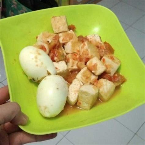 * 1 ekor ayam kampung, potong 4 bagian * 3 butir telur rebus poto. Resep Tahu Telur Pedas Tanpa Minyak dari Maria Siregar | Yummy.co.id