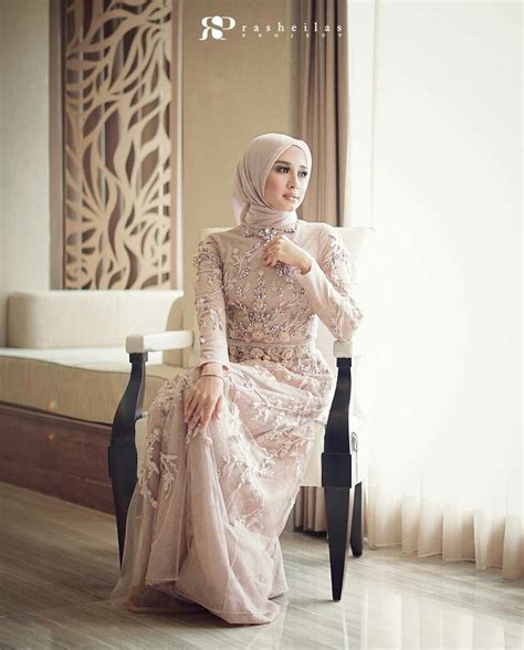 Harga kaos couple lengan panjang / baju pasangan motif abu putih hitam. 50+ Model Gamis Kondangan Terbaru : Simple dan Mewah