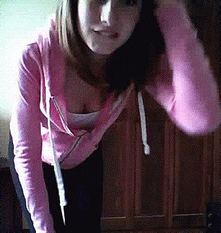 Why do girls film themselves doing yoga. 20 Butt-Hugging GIFs of Girls in Yoga Pants