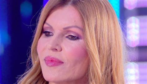 Después de su trabajo como cantante y actriz, rusić se convirtió en productora a principios de la década de 1990. Live, Rita Rusic attacca Adriana Volpe: "Non lavora più ...